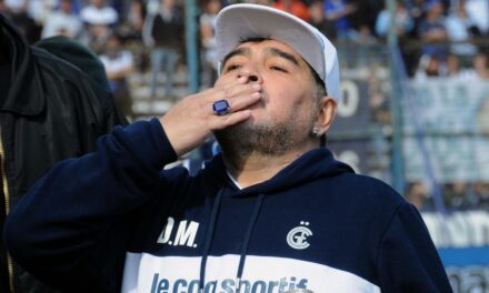 La FIFA y figuras del fútbol recuerdan a Maradona en el día de su cumpleaños
