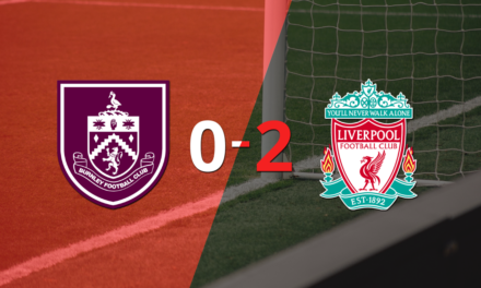 Liverpool, de visitante, derrotó 2-0 a Burnley