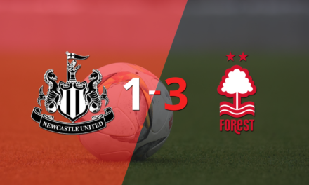Nottingham Forest logró sacar el triunfo ante Newcastle United con triplete de Chris Wood