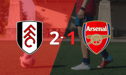 Fulham le ganó a Arsenal en su casa por 2-1