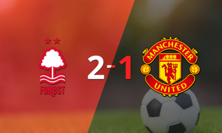 Manchester United cayó 2-1 en su visita a Nottingham Forest