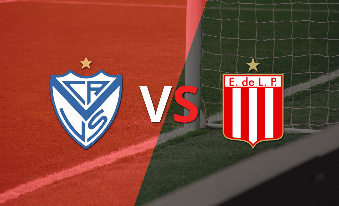 Vélez sigue arriba por 2-0 ante Estudiantes